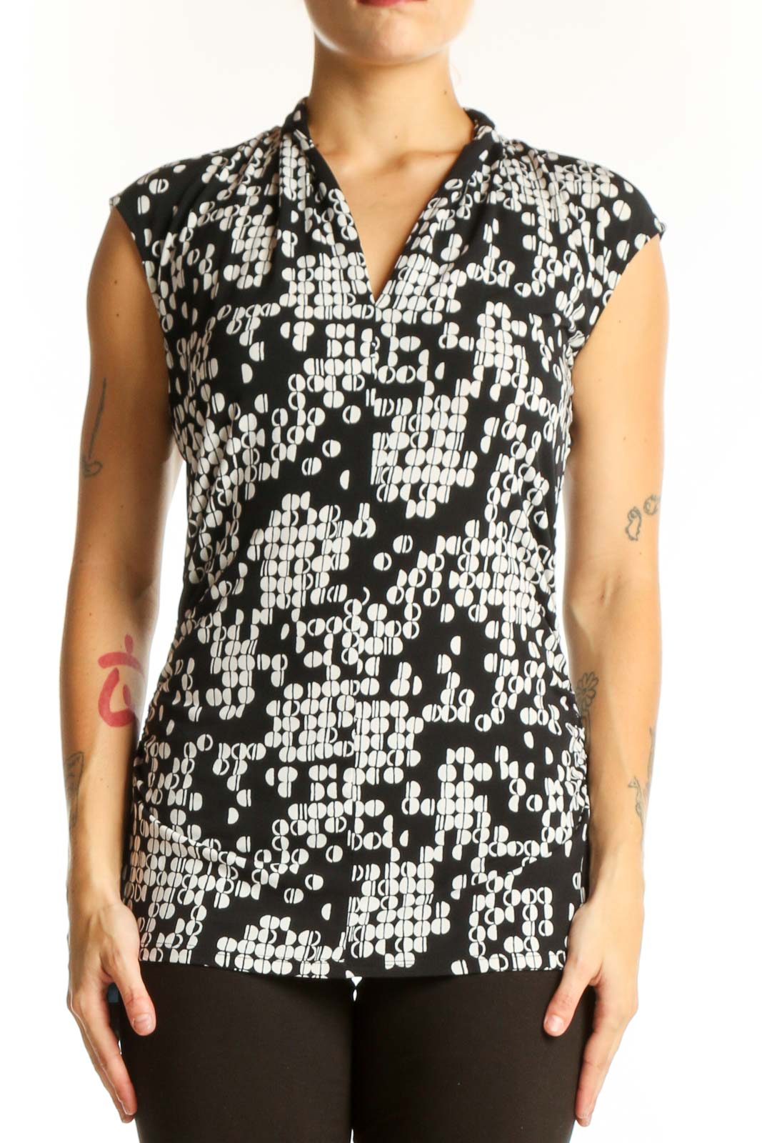 Black and White Geometric Print Sleeveless Top Front